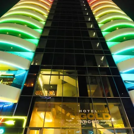 Gold Arcos 4 Sup - Modern Luxury Experience بينايدورم